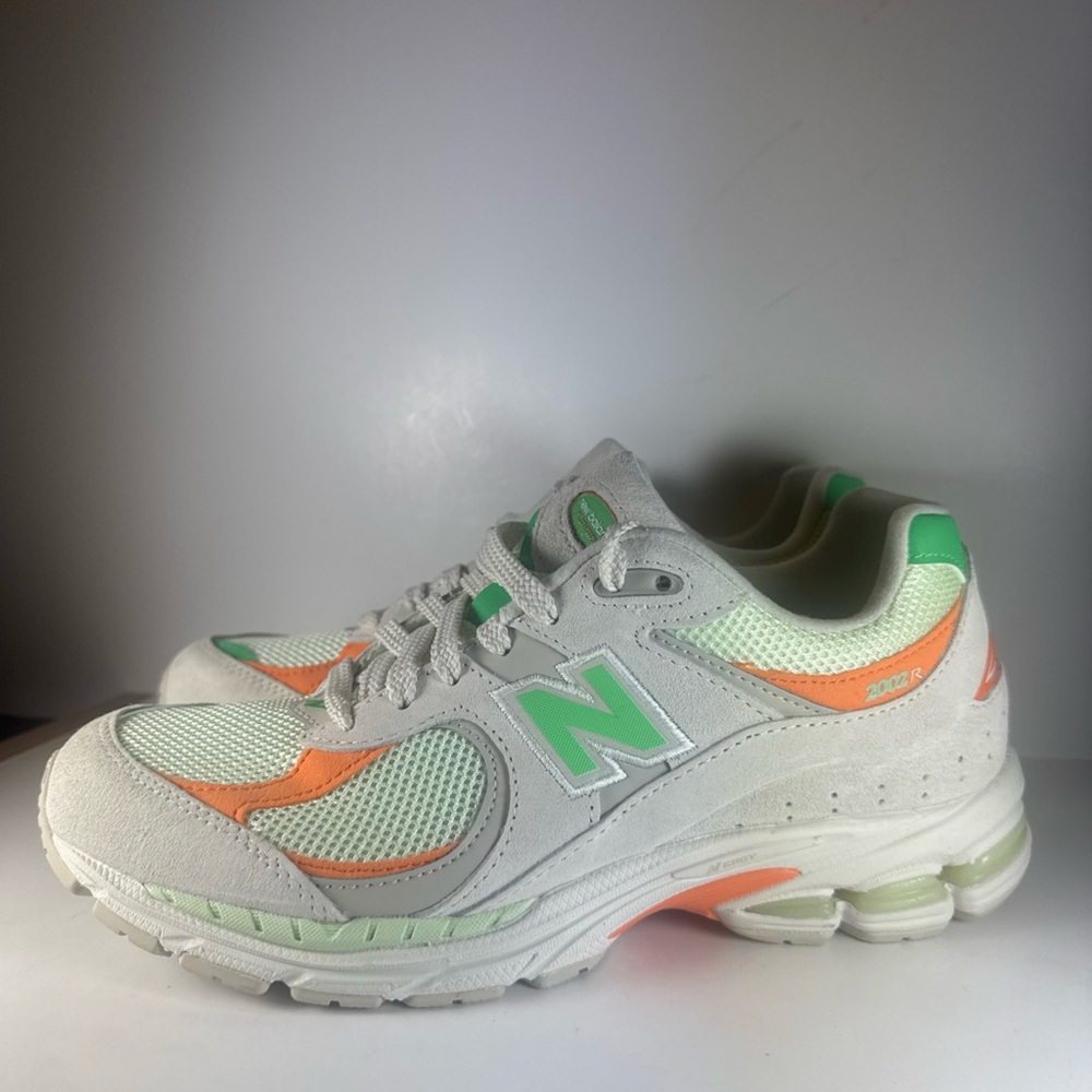 New Balance 2002R Linen Green Apple Women’s Size 10 Sneakers